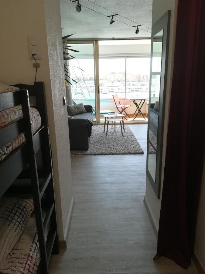 Studio Cabine Vue Port Avec Parking Prive, Piscine, Parc, Boulodrome 阿格德 外观 照片